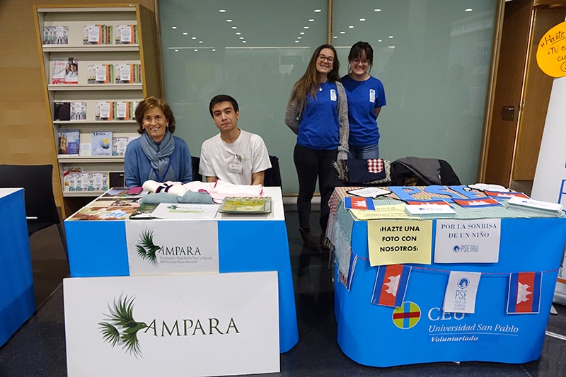 feria de voluntariado CEU