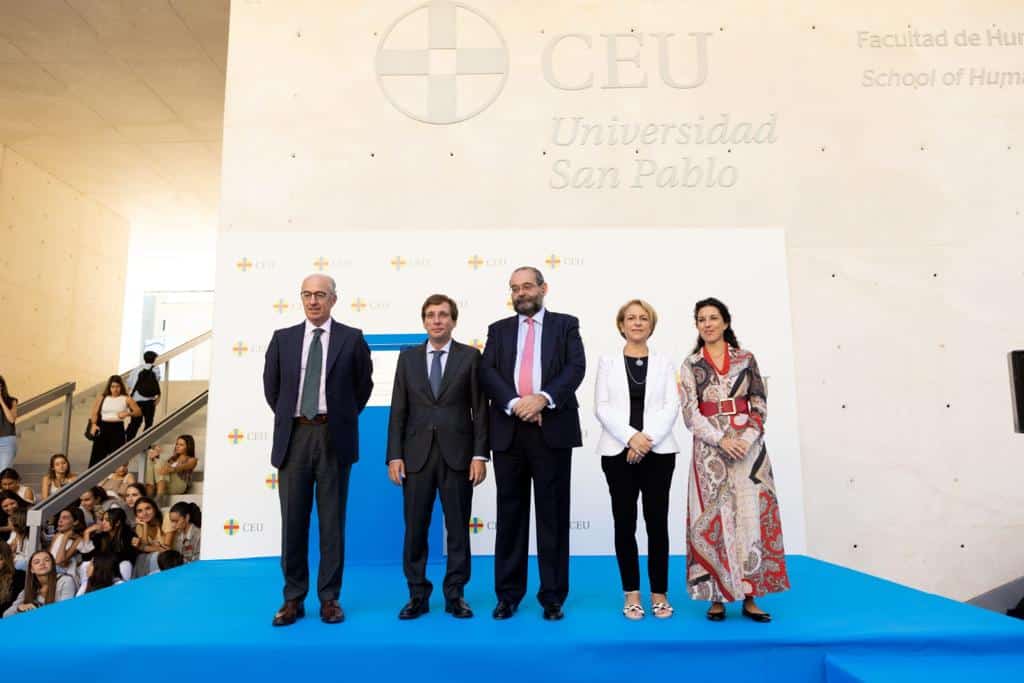 El alcalde de Madrid inaugura el nuevo edificio de la Facultad de Humanidades y CC. de la Comunicación