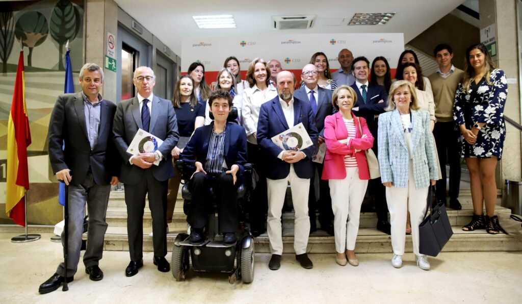 Foto de familia: CEU firma acuerdo con el Comité Paralímpcio para facilitar la formación de deportistas paralímpicos