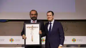 Alfonso Bullón de Mendoza recibe el Premio Especial del Año de Religión en Libertad