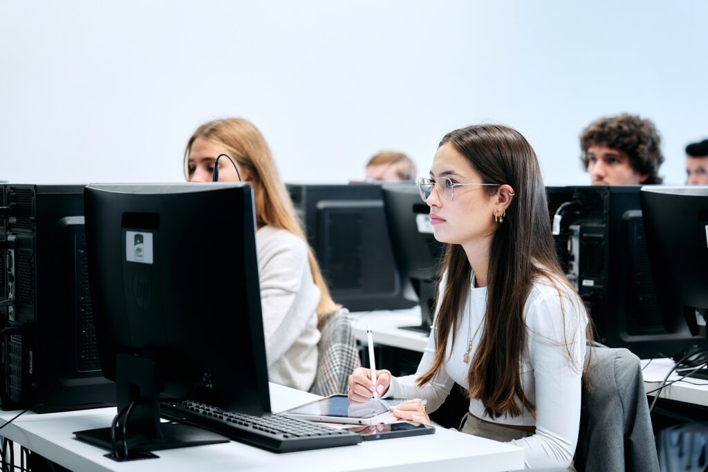 Alumnas en el aula