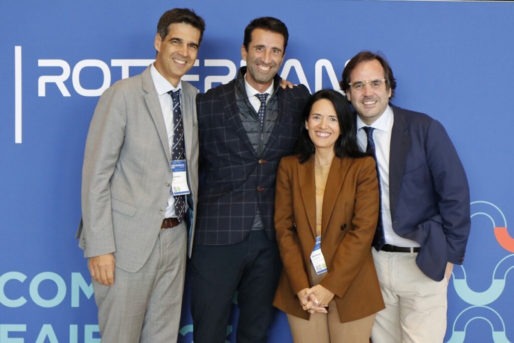 Alfonso Díaz, director corporativo Comercial, de Marketing e Internacionalización​; la vicerrectora de Internacionalización de la CEU USP, Ainhoa Uribe; el vicerrector de Relaciones Internacionales e Investigación de la UAO CEU, Alessandro Mini; y el vicerrector de Internacionalización y Vida Universitaria​ de la CEU ​​UCH, Álvaro Antón​​, posando en el photocall de la EAIE