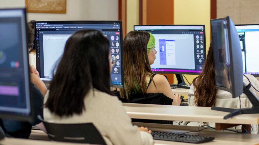Estudia Sistemas Microinformaticos y Redes es una opción destacada para los jóvenes estudiantes