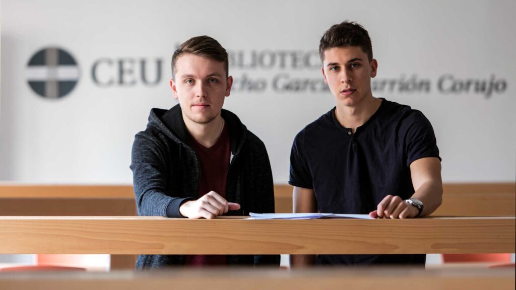 Para colegios, FP o universidades: descubre todas las becas para estudiar en CEU