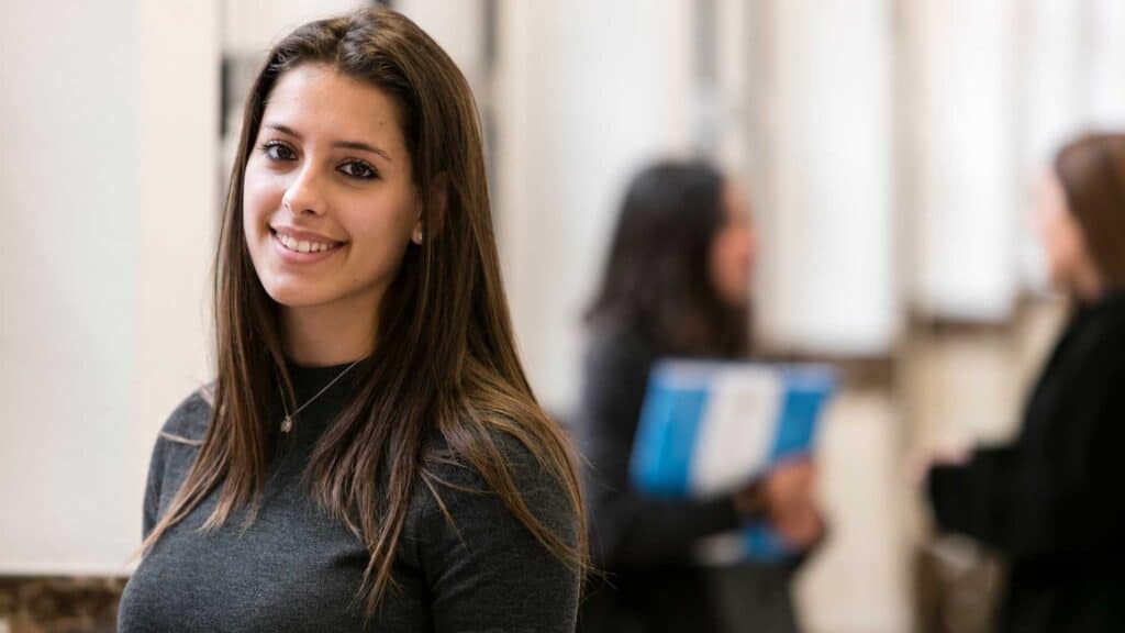 Descubre todas las ayudas y becas para estudiar en CEU