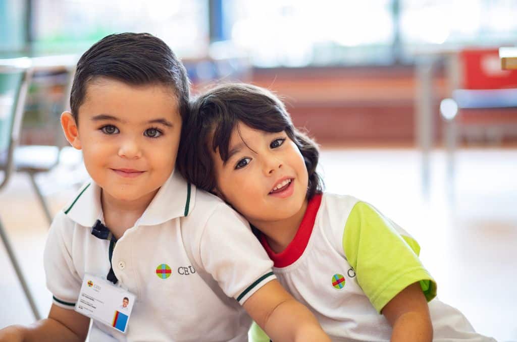 Descubre cómo los Colegios CEU combinan excelencia académica y educación en valores para formar líderes comprometidos
