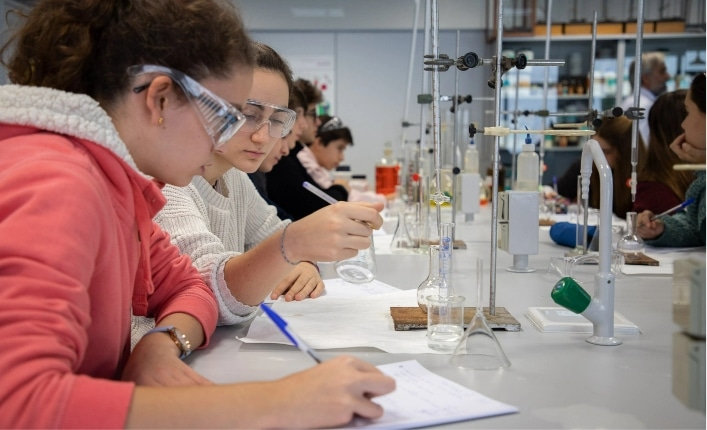 Laboratorios y tecnología en los colegios CEU