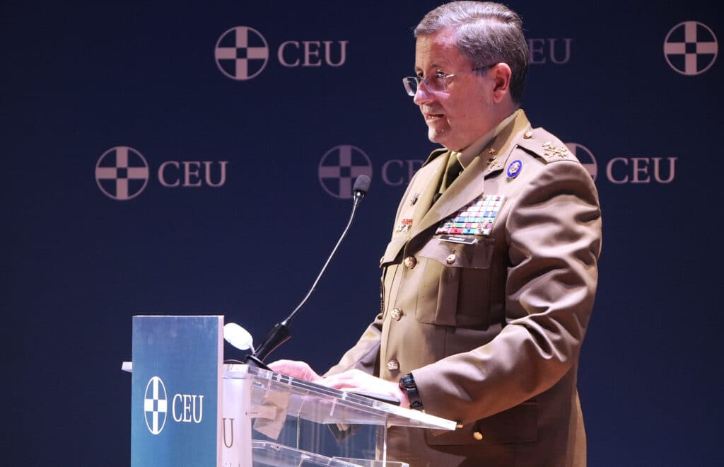 Amador Enseñat en los Cursos de Verano CEU-María Cristina