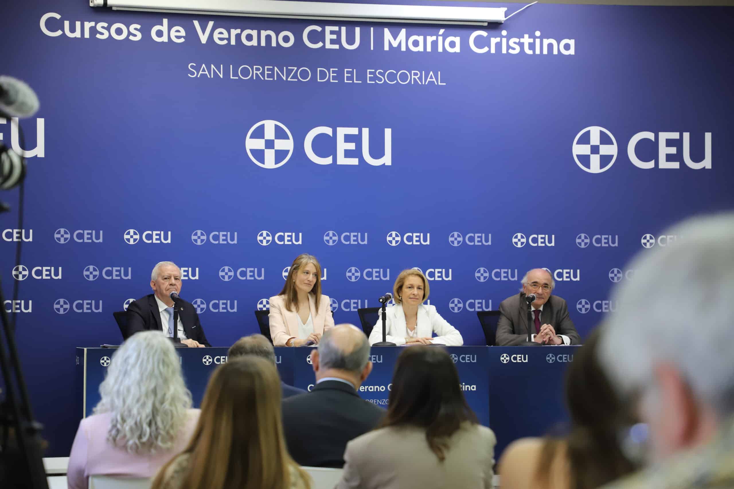 Robles, Núñez Feijóo, Abascal, Aznar, Martínez-Almeida y Perelló, en los II Cursos de Verano CEU – María Cristina